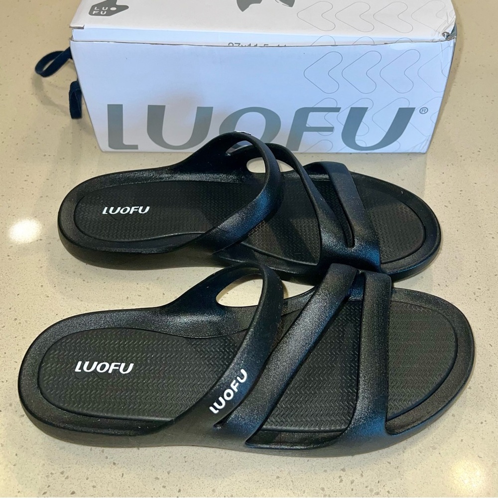 Women's Black Sandals Size 9.5 NWT